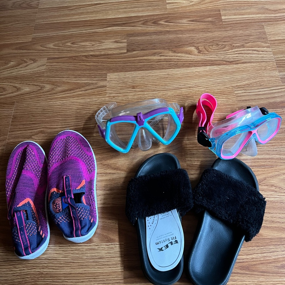 2 pairs shoes &2 masks Speedo pink size M-2-3 period size 25